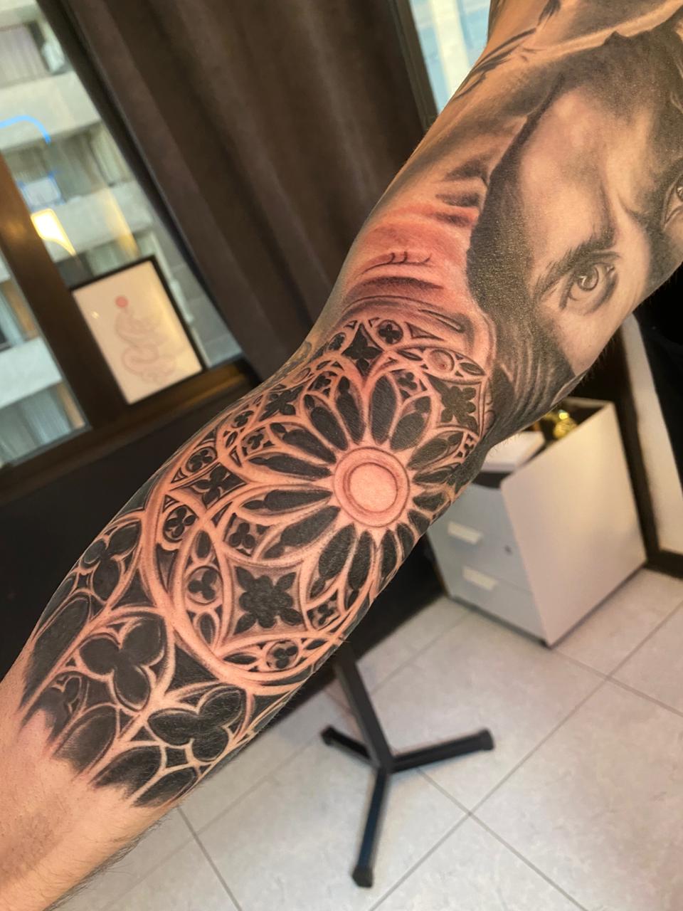 Arreglo de tinta negra en Macul - Samsara Tattoo