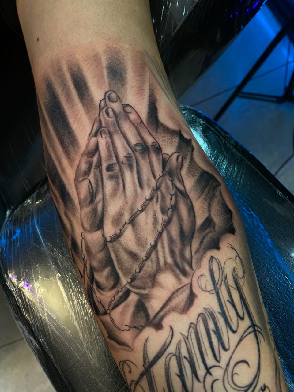 Antebrazo realismo en Santiago - Samsara Tattoo Studio